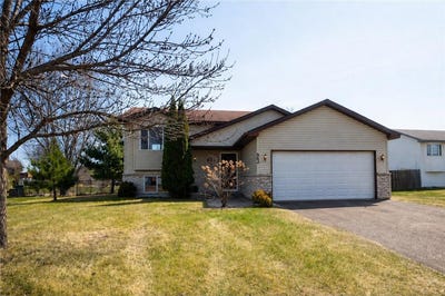 /international/us/603-horseshoe-lane-braham-mn-110107751155/