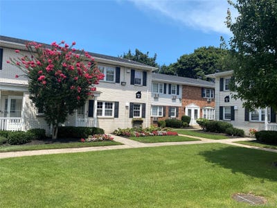/international/us/212-kensington-lane-bethpage-ny-110108411253/