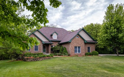 /international/us/8403-n-ridge-trail-milton-wi-110099634385/