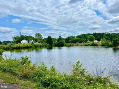 /international/us/192-woodmount-drive-colonial-beach-va-110099388758/?lang=en