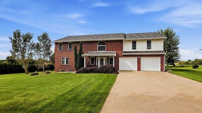 /international/us/13235-w-clay-drive-dubuque-ia-110119990441/