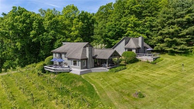 /international/us/naples-ny-110108718499/