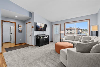 /international/us/632-19th-ave-minot-nd-110108067948/