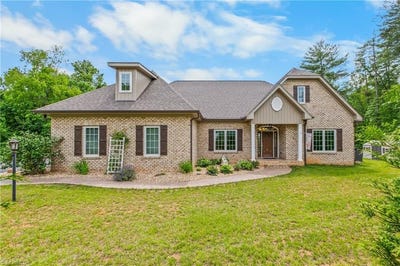 /international/us/153-woodridge-drive-mount-airy-nc-110108439789/
