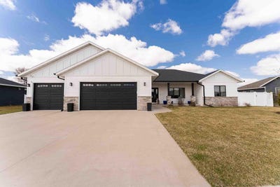 /international/us/1230-crockett-drive-holmen-wi-110107265179/