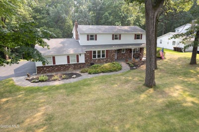 /international/us/38-shadow-wood-way-clifton-park-ny-110101396713/