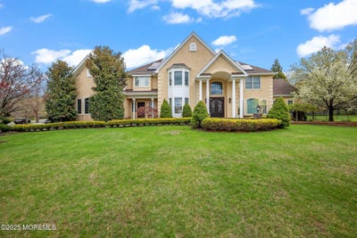 /international/us/10-hannah-mount-drive-millstone-nj-110102653604/