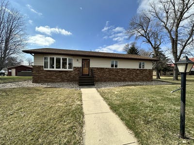 /international/us/403-4th-st-sw-de-smet-sd-110106957860/