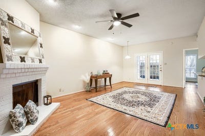 /international/us/8655-datapoint-drive-san-antonio-tx-110106979927/