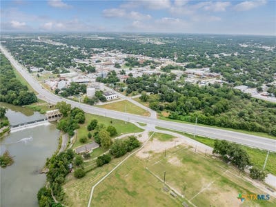 /international/us/205-st-john-street-gonzales-tx-110101231870/