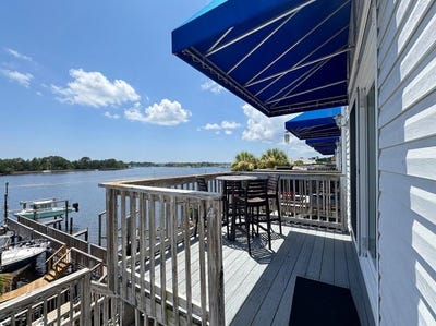 /international/us/401-st-james-ave-carrabelle-fl-110119346292/