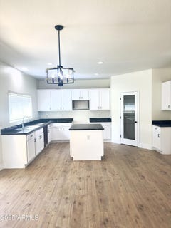 /international/us/2114-n-94th-avenue-phoenix-az-110100552899/