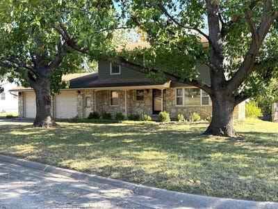 /international/us/1010-14th-street-clay-center-ks-110102708669/