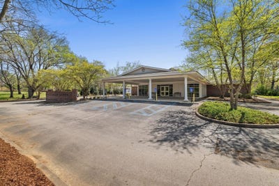 /international/us/727-cox-creek-pkwy-florence-al-110107394804/