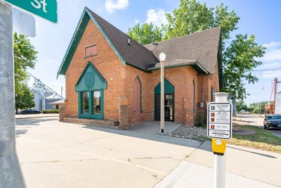 /international/us/401-e-5th-st-canton-sd-110104849499/