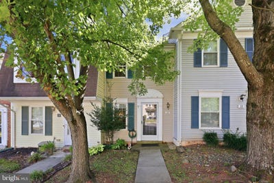 /international/us/33-alden-court-sterling-va-110120414287/