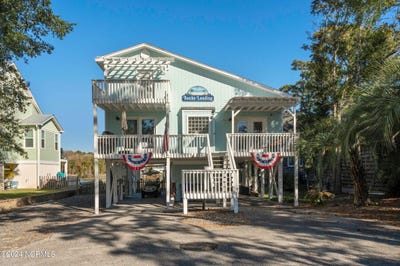 /international/us/3006-e-yacht-drive-oak-island-nc-110107847763/