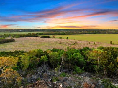 /international/us/river-rock-road-valley-mills-tx-110106800138/