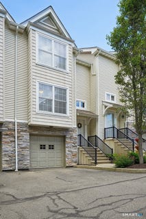 /international/us/32-crows-nest-lane-danbury-ct-110108887013/