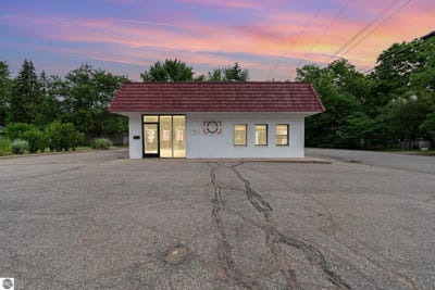 /international/us/725-e-center-ithaca-mi-110100552201/