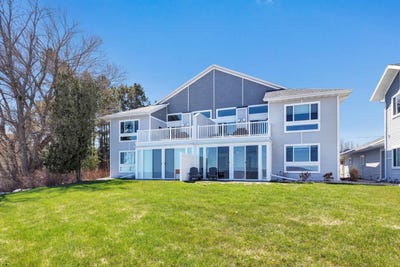 /international/us/2622-lake-street-algoma-wi-110107609189/