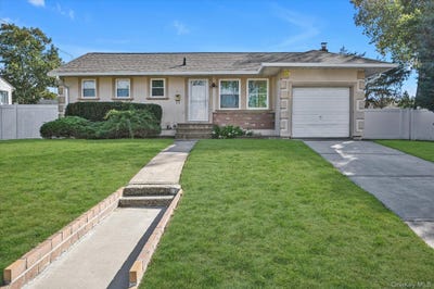 /international/us/16-e-chestnut-street-central-islip-ny-110103021748/