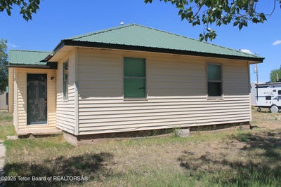 /international/us/216-e-birch-street-labarge-wy-110108681622/