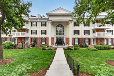 /international/us/15021-claymoor-court-chesterfield-mn-110108298673/
