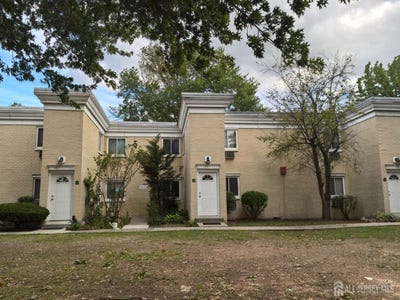 /international/us/22-lake-avenue-east-brunswick-nj-110120083506/
