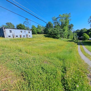 /international/us/140-locust-avenue-masontown-wv-110108641137/