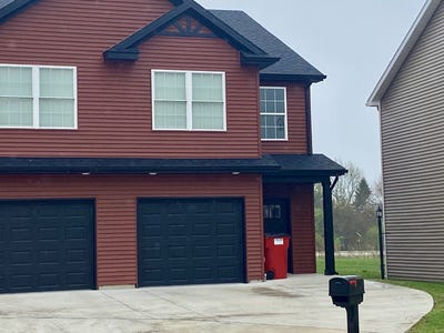 /international/us/3315-stoneway-court-champaign-il-110107433742/