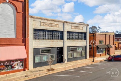 /international/us/1642-s-broad-st-commerce-ga-110105879796/