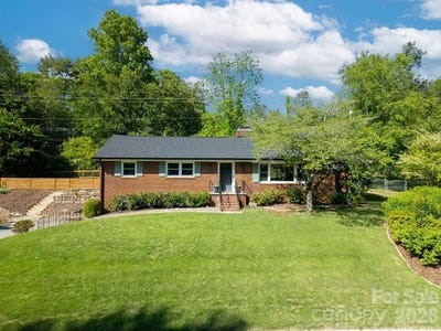 /international/us/84-far-hills-terrace-brevard-nc-110108189675/