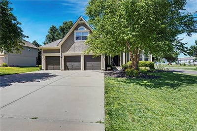 /international/us/19480-w-207th-terrace-spring-hill-ks-110108876120/