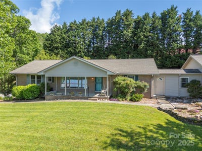 /international/us/418-mountain-page-road-saluda-nc-110099669641/