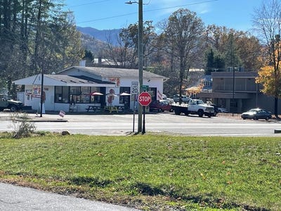 /international/us/1130-main-street-oak-andrews-nc-110108449618/
