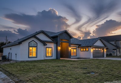 /international/us/14-hope-place-uvalde-tx-110103510153/