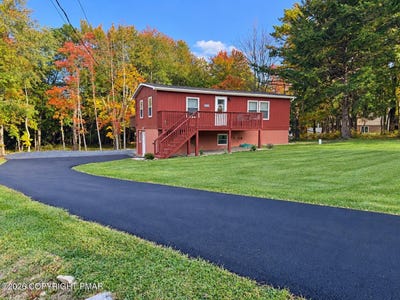 /international/us/373-clearview-drive-long-pond-pa-110120482802/