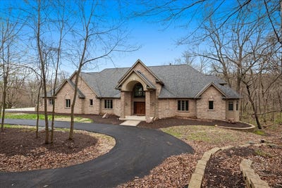 /international/us/54-woodland-drive-yorkville-il-110106727188/