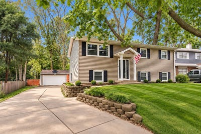 /international/us/1011-washington-avenue-wauconda-il-110119959744/