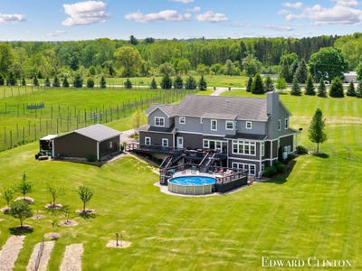 /international/us/3486-w-kroman-road-sheridan-mi-110108346717/