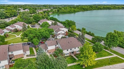 /international/us/884-bristol-drive-barrington-il-110108851438/