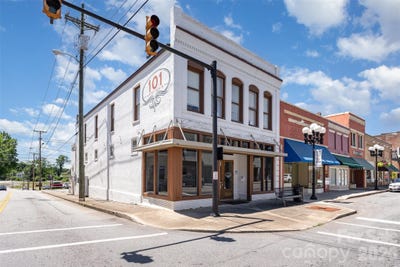 /international/us/101-w-main-street-union-sc-110103050557/