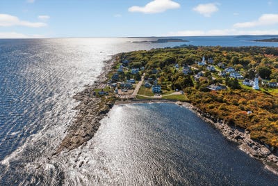 /international/us/7-dyer-lane-cape-elizabeth-me-110107400900/
