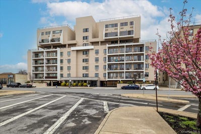 /international/us/235-w-park-avenue-long-beach-ny-110108297723/