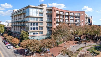 /international/us/5055-addison-circle-addison-tx-110108847403/