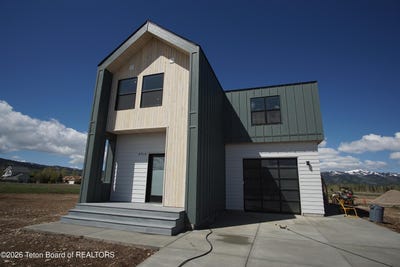/international/us/8748-windy-ridge-road-victor-id-110105214094/