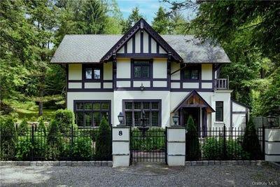 /international/us/8-old-park-road-tuxedo-park-ny-110103050161/