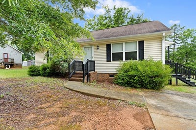 /international/us/15-saluda-street-honea-path-sc-110108442885/