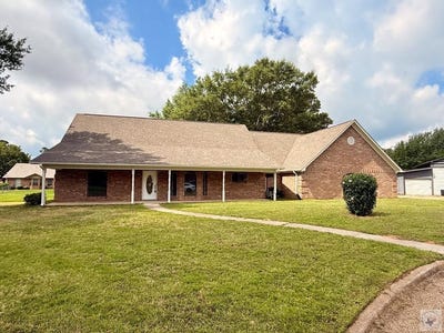 /international/us/300-whippoorwill-wake-village-tx-110108334442/